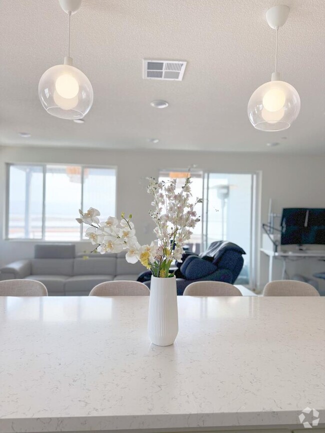 Building Photo - 9776 Seawind Wy