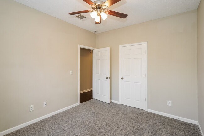 Building Photo - 1918 Portview Dr