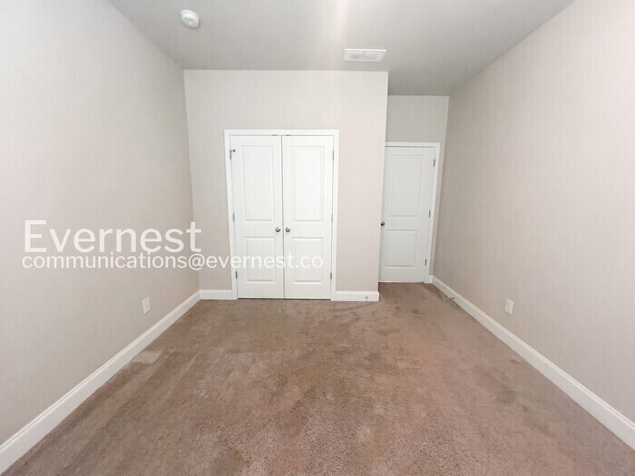 Building Photo - 8395 Loch Lomand Ln