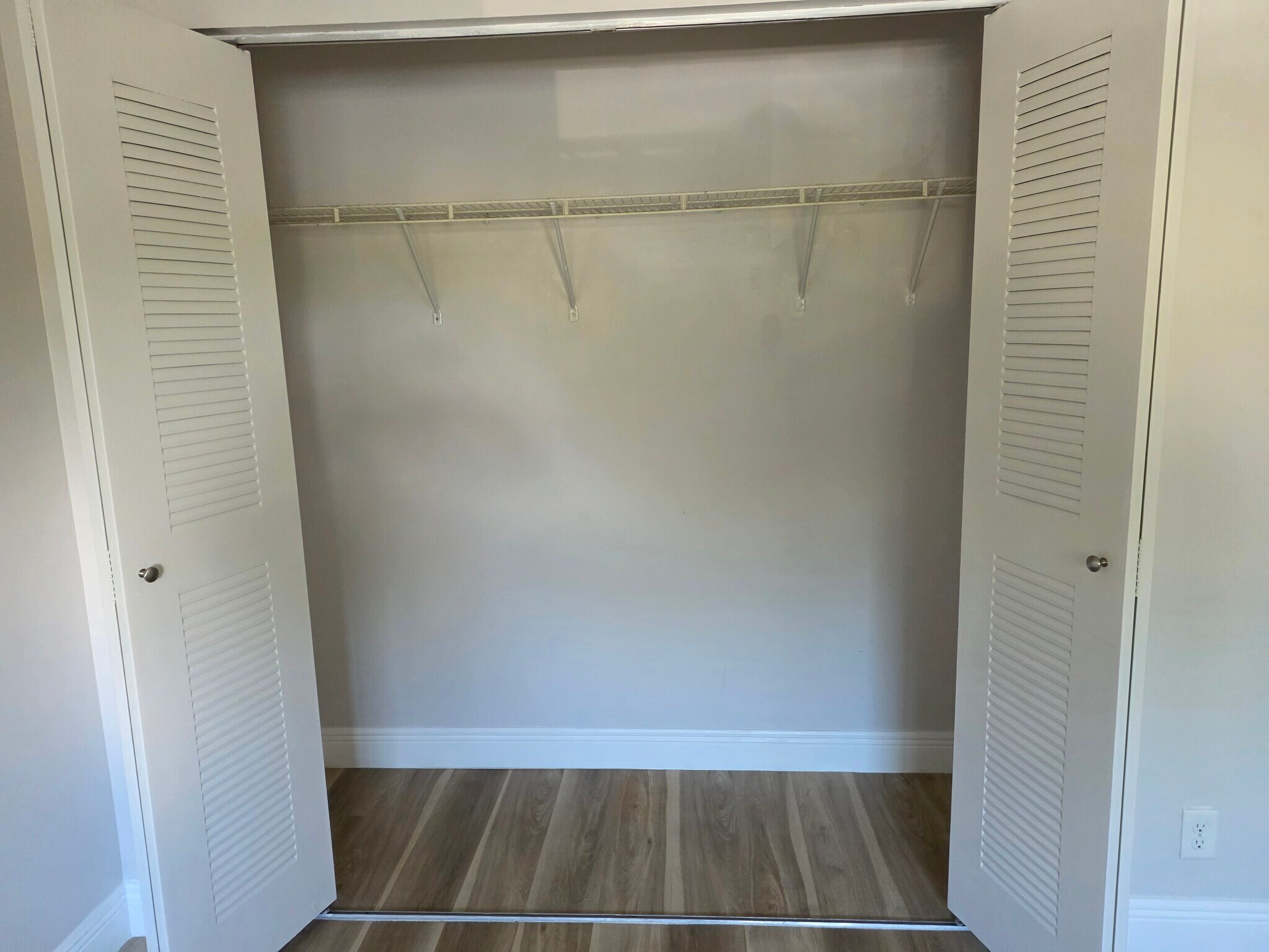 Guess bedroom closet - 2222 N Cypress Bend Dr