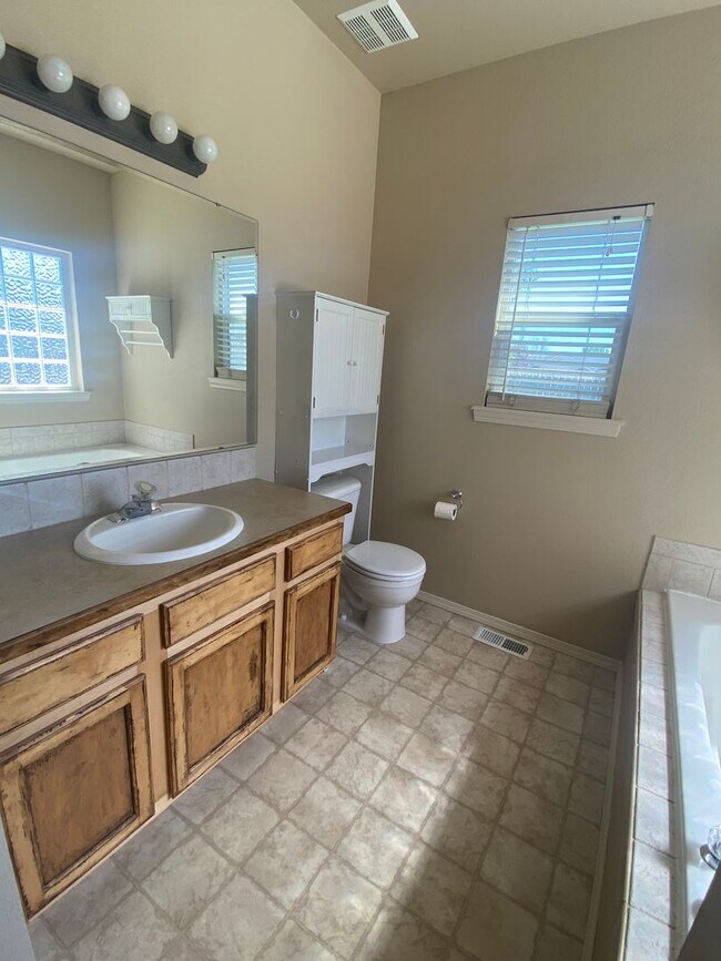 Building Photo - RV/Boat Parking with Nampa Home!