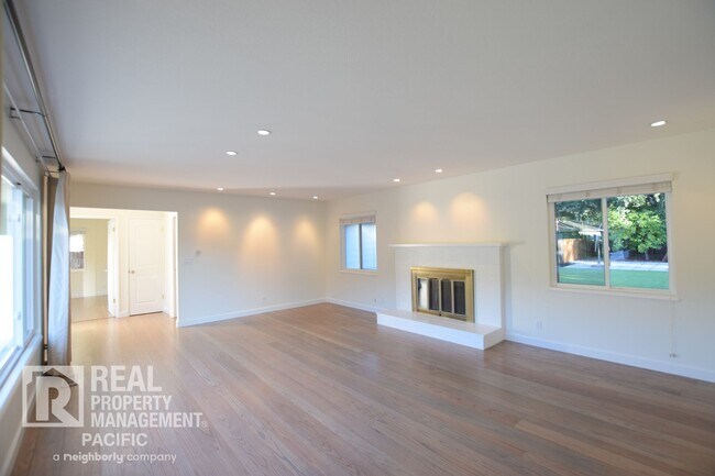 Building Photo - 3-Bedroom Retreat with Expansive Backyard ...