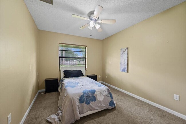 Building Photo - 3306 Fargo Ave