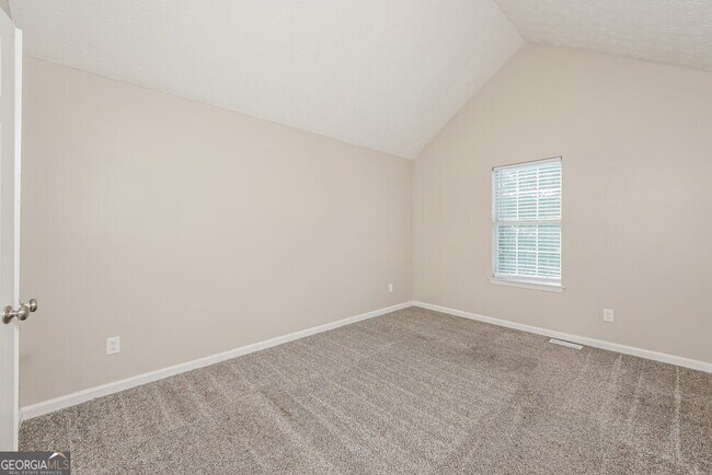 Building Photo - 237 Fox Run