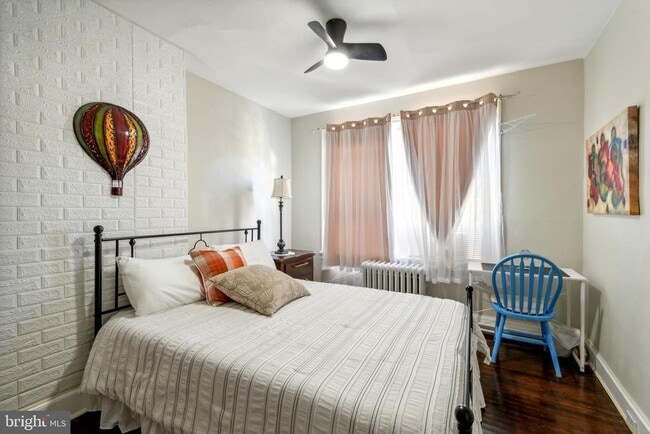 Building Photo - 505 W 19th St