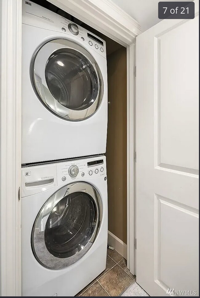 Building Photo - Modern 3Bed/3Bath Townhouse in Seattle - $3,500!!