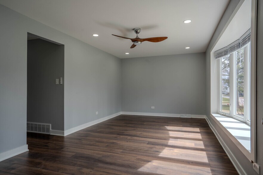 Building Photo - 620 57th St