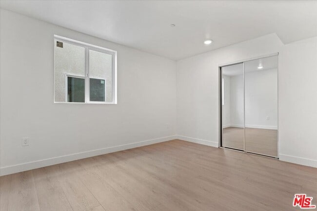 Building Photo - 835 E 33rd St