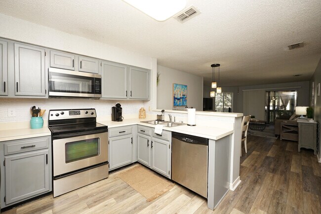 Building Photo - 55 Bay Dr