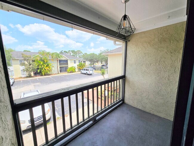 Building Photo - 3570 Sable Palm Ln