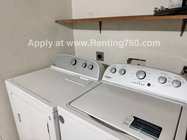 Building Photo - Cozy 3 Bed 2 Bath Home Near Base!