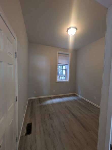 Building Photo - 85 N High St