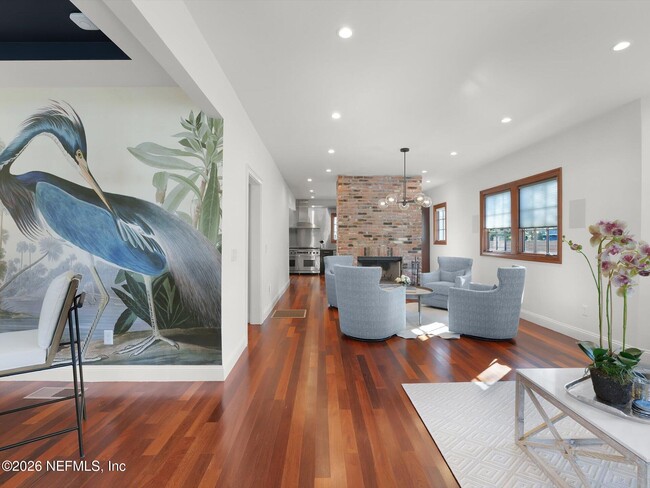 Building Photo - 322 6th St