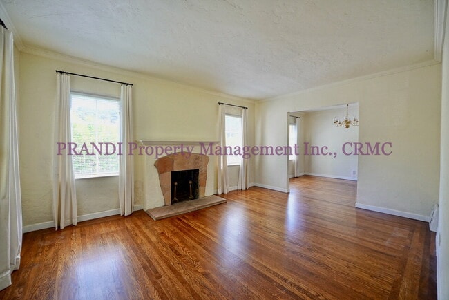 Building Photo - Tudor Gem in Prime Location by Memorial Park
