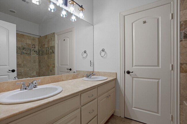 Building Photo - Luxury Highland Park Condo