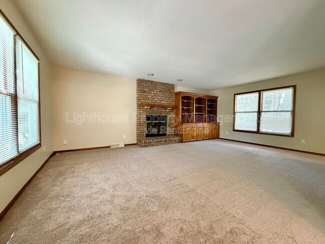 Building Photo - 3696 Senna Dr NE