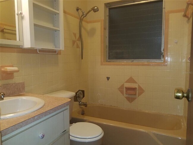 Building Photo - 5853 Pine St