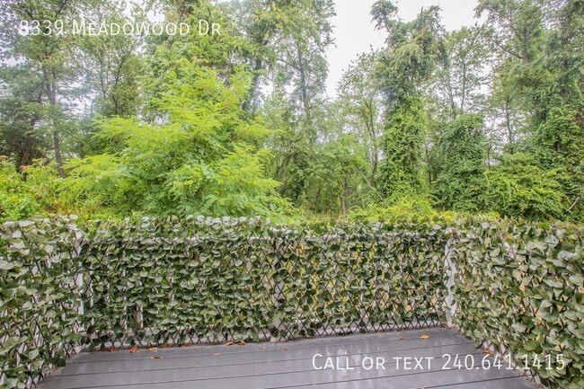 Building Photo - 8339 Meadowood Dr