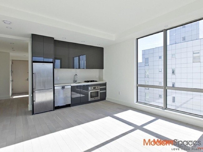 Building Photo - 44-15 Purves St
