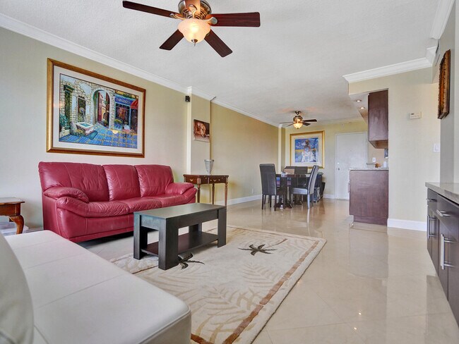 Building Photo - 405 N Ocean Blvd