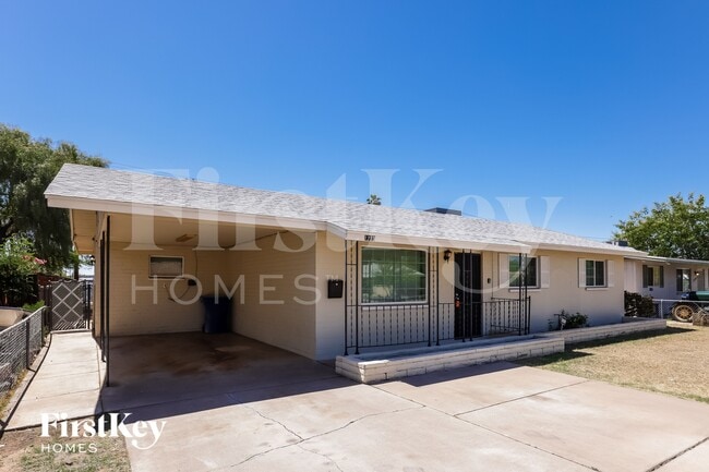 Building Photo - 1233 W 16th St