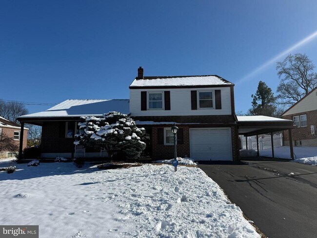 Building Photo - 240 Sweetbriar Cir