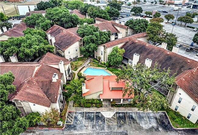 Building Photo - "Spacious 2-Bed, 2-Bath Condo Retreat in Prime San Marcos Location – 1036 Sq. Ft. of Comfort!"