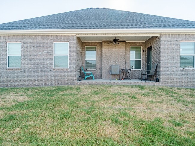 Building Photo - 460 Poplar Rd