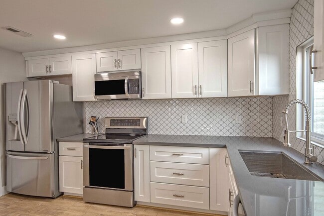 Building Photo - 7842 E MacKenzie Dr