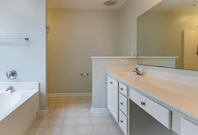 Building Photo - 112 Edgecliff Way