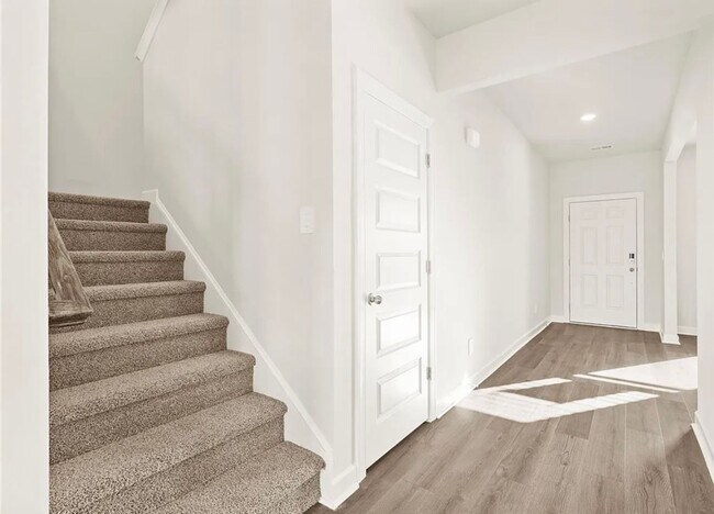 Building Photo - Beautiful 4/3 Available Now!