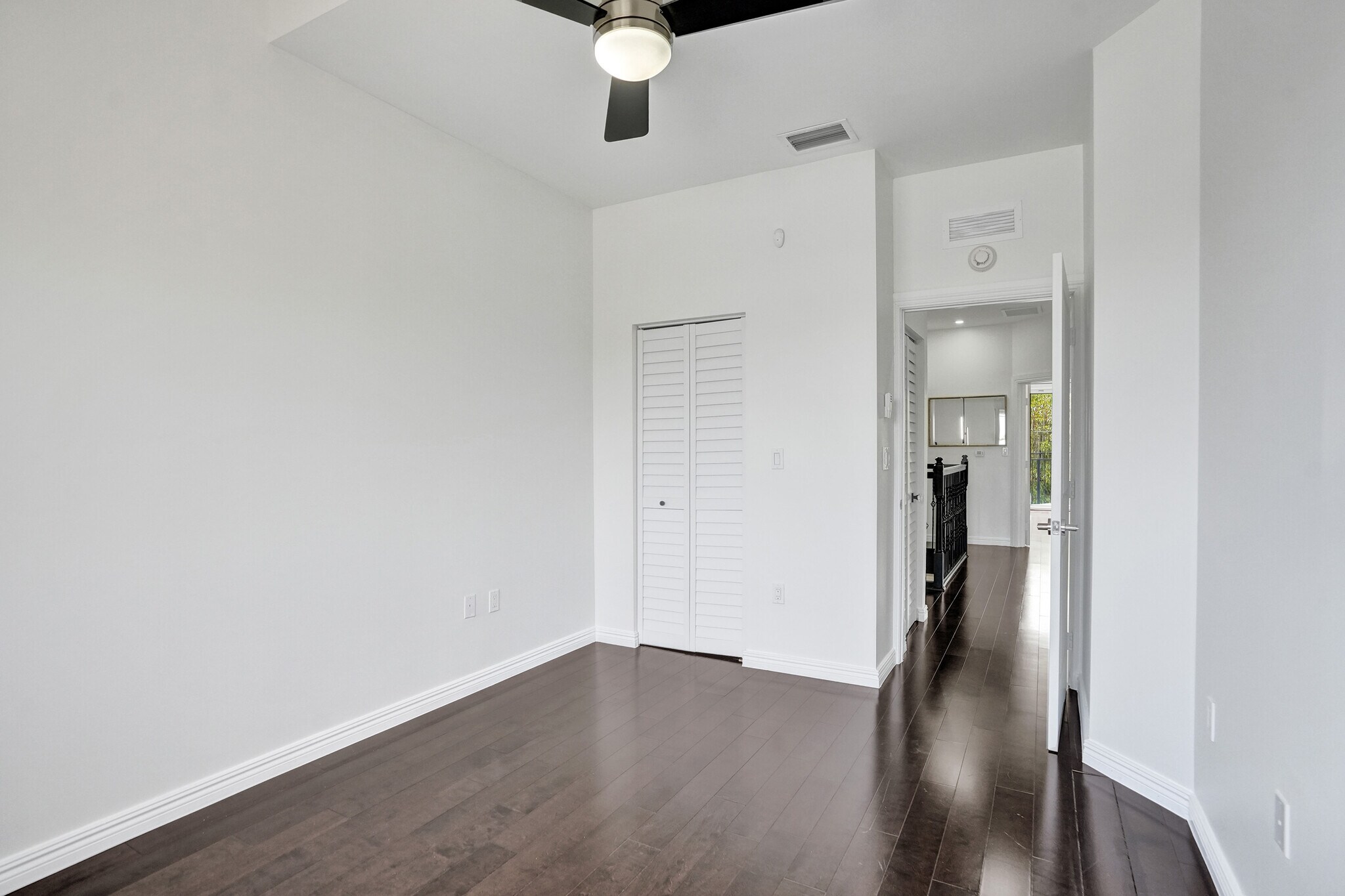 Building Photo - 2708 NE 30th Pl