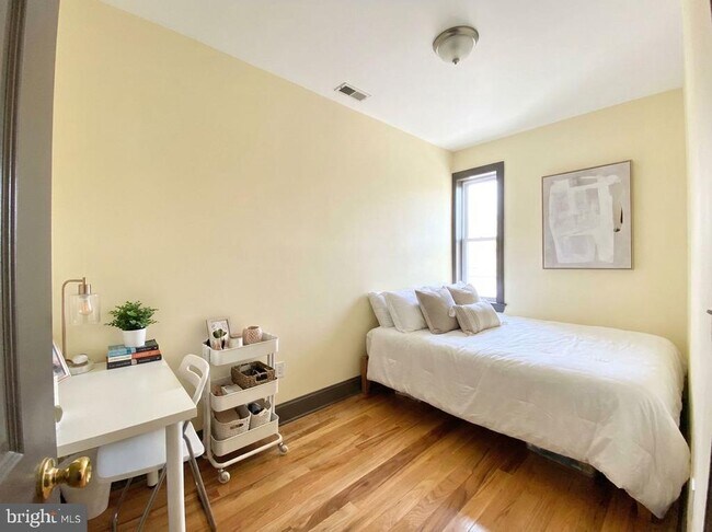 Building Photo - 1839 N Bouvier St