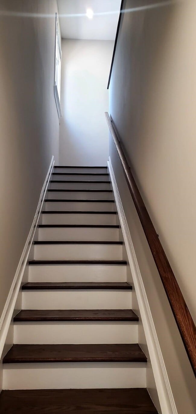 Building Photo - 2110 Summit Ave