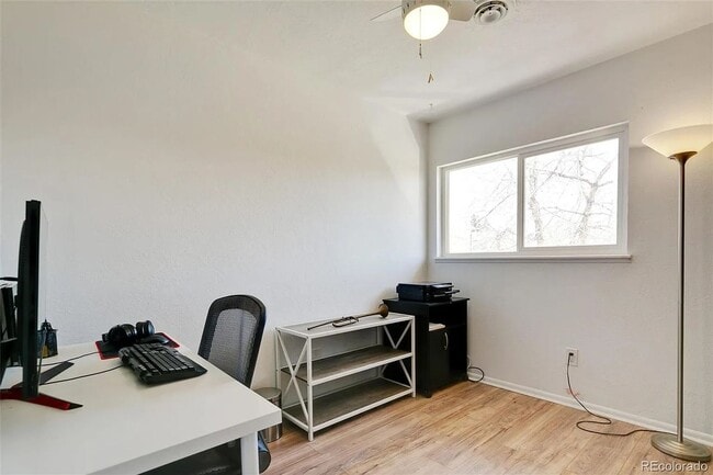 Building Photo - Westminster Townhome