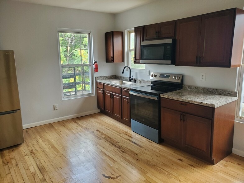 Building Photo - 250 Inslee Pl