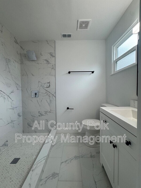 Building Photo - 1441 Dann St