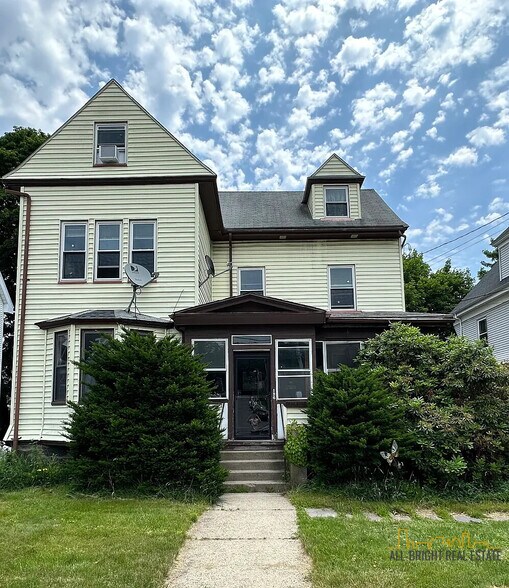 Building Photo - 136 Brooks St
