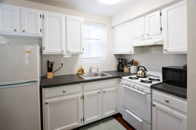 Building Photo - 25 A Jay St