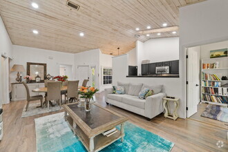 Building Photo - 465 Goldenwood Way