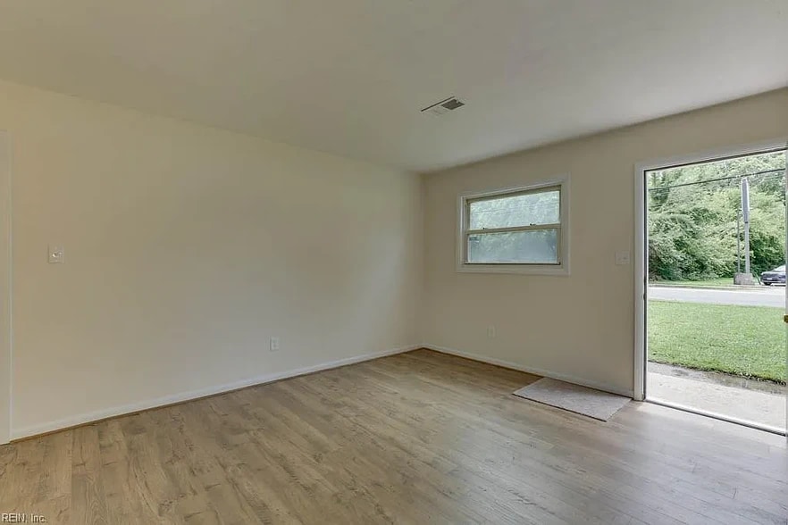 Building Photo - 437 Fox Hill Rd