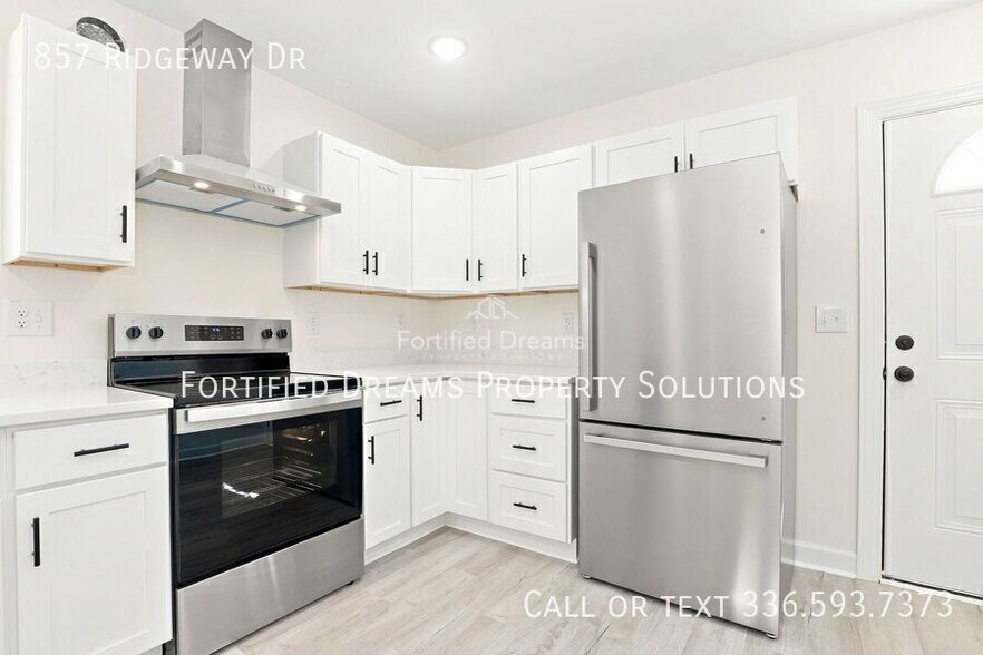 Building Photo - 857 Ridgeway Dr