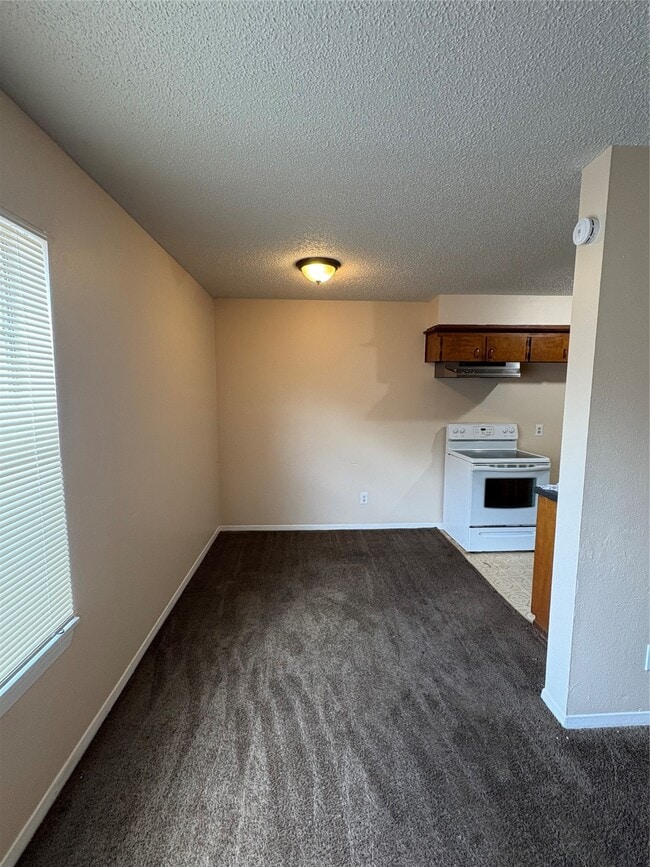 Building Photo - 405 Oak St