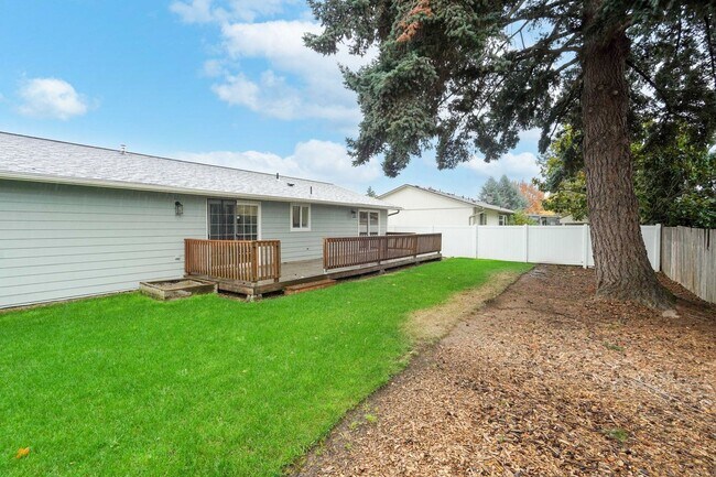 Building Photo - Living & Family Room! Freshly updated!