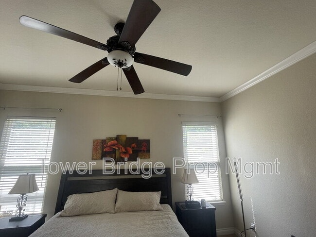 Building Photo - 12040 Gold Pointe Ln