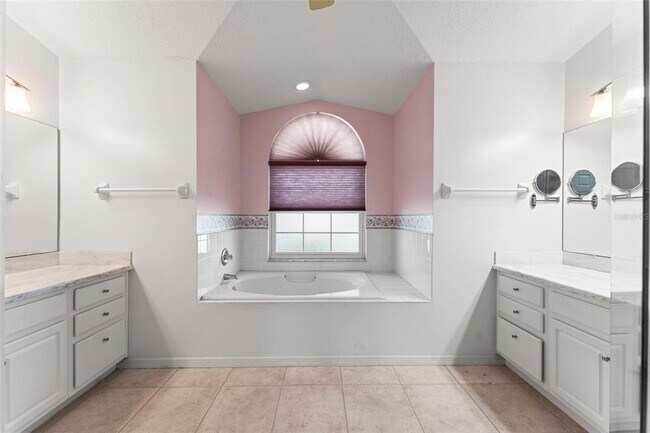 Building Photo - 25316 Crestwater Dr
