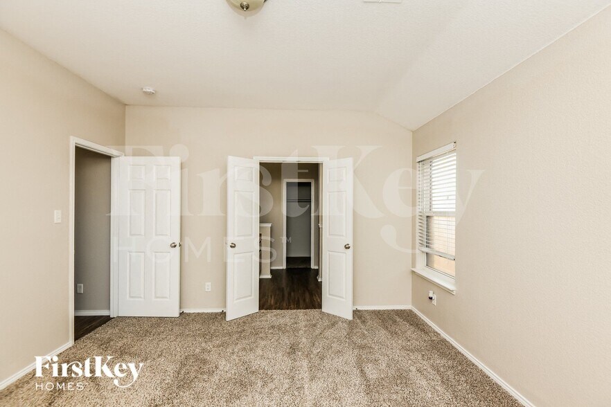 Building Photo - 5829 Parkview Hills Ln