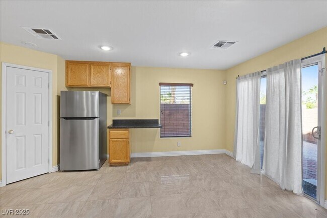 Building Photo - 4748 Golden Shimmer Ave
