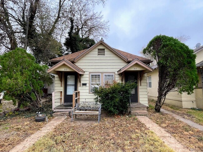 Building Photo - 1 Bed 1 Bath Duplex