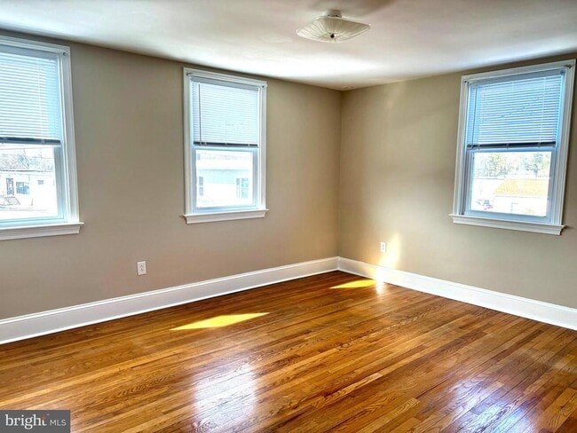 Building Photo - 659 N Main St